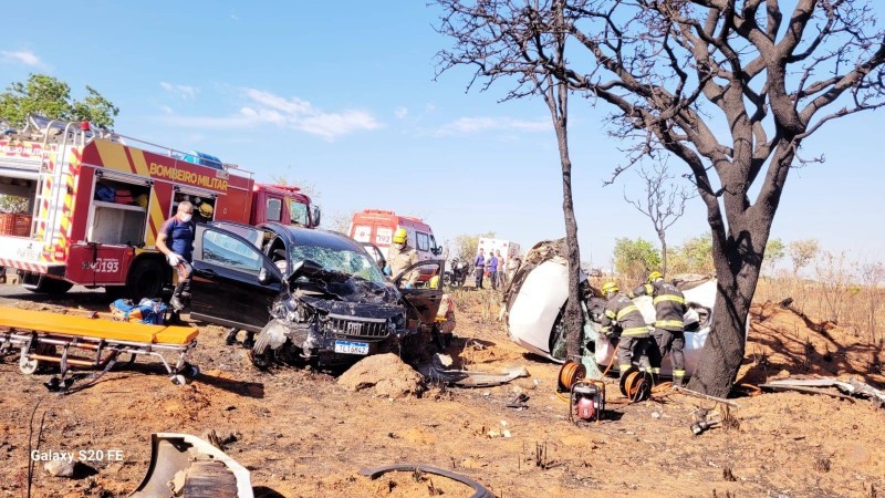 Batida entre três carros mata jovem de 27 anos em Goiás