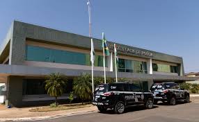 Professora vai até delegacia para registrar ocorrência, fica presa