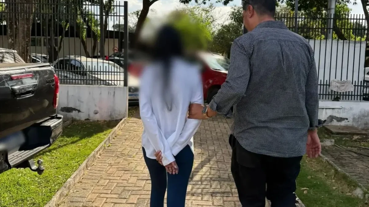 Funcionária de confiança que desviou 137 mil e ostentava viagem é presa em Goiânia