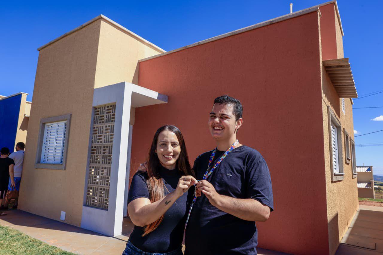 Daniel Vilela entrega 36 casas em Santa Rita do Novo Destino