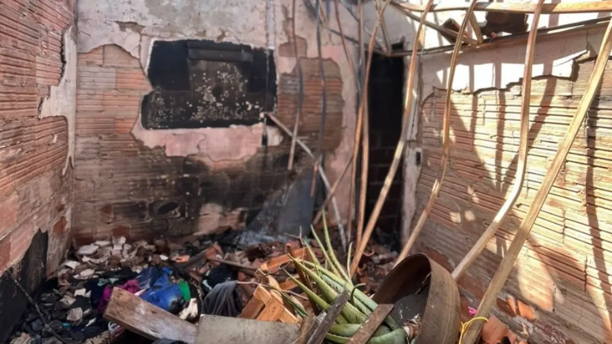 Homem não aceita fim de relacionamento que durou 15 dias, e coloca fogo na casa da EX