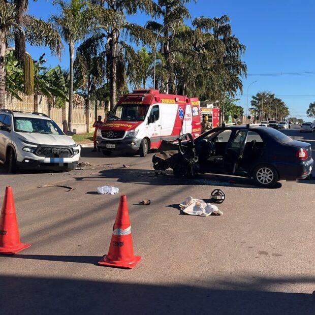 Motorista é levado ao hospital após batida entre dois veículos no Gama