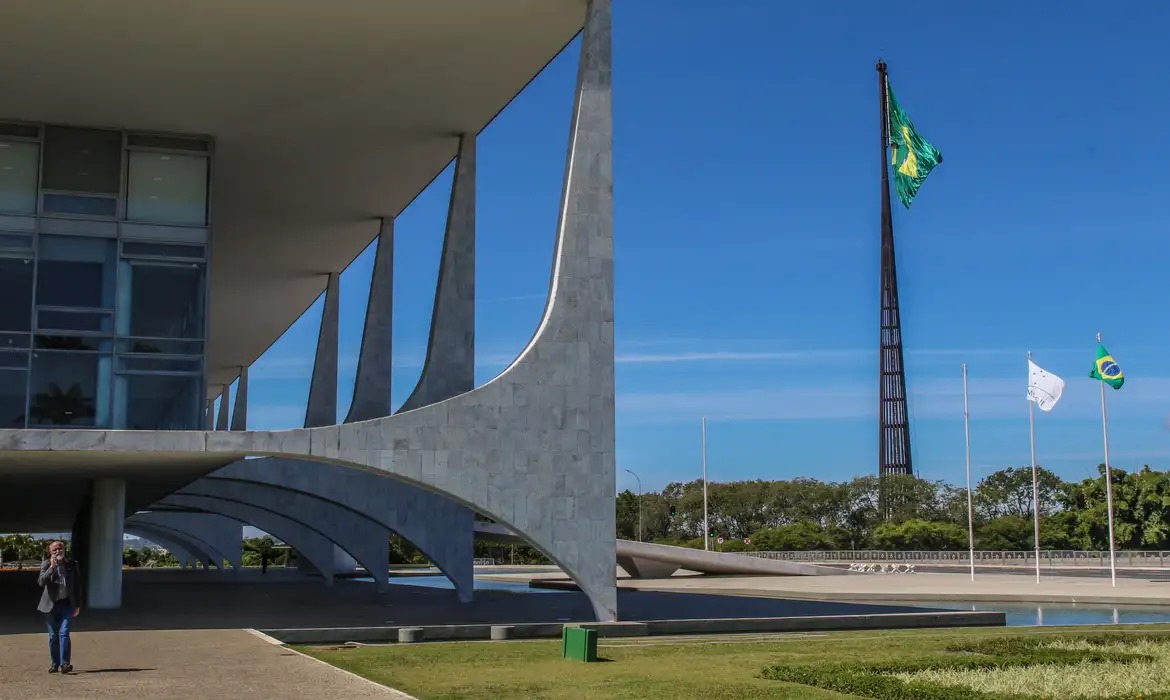 Planalto convoca reunião com ministros após Trump classificar PCC e CV como terroristas