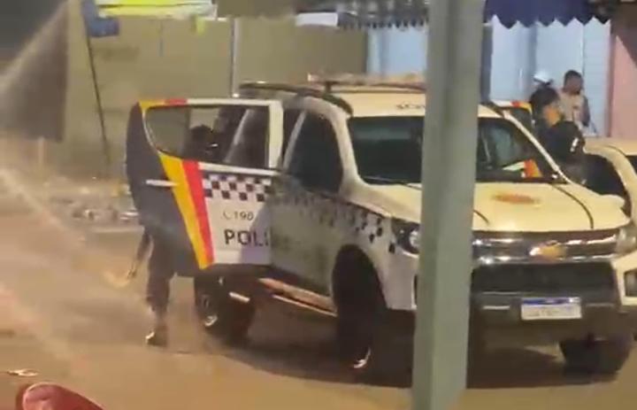 Policiais são atacados com pedradas e garrafadas durante jogo na Cidade Estrutural 