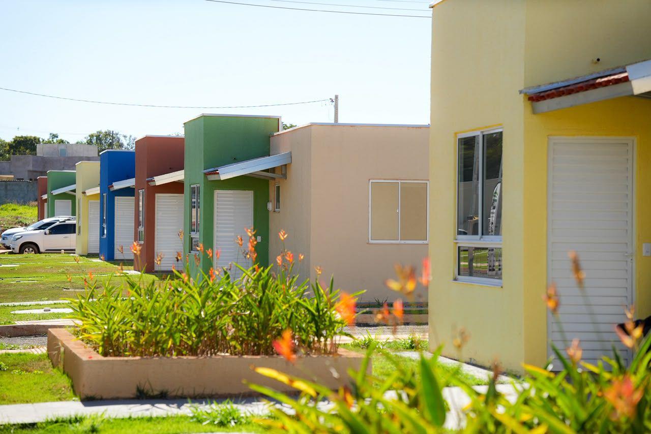 Daniel Vilela entrega 85 casas a famílias de Urutaí e Cezarina, reforçando o compromisso do Governo de Goiás com a redução do déficit habitacional no Estado