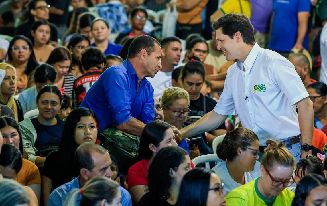 Legenda: Daniel Vilela e Iara Vilela levam benefícios do Goiás Social à Região Leste de Goiânia