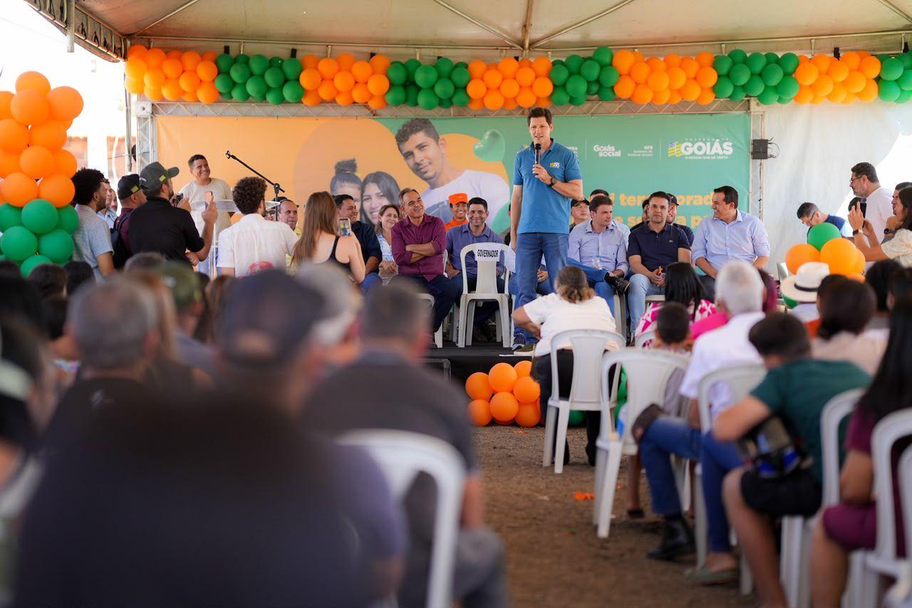Daniel Vilela entrega 85 casas a famílias de Urutaí e Cezarina, reforçando o compromisso do Governo de Goiás com a redução do déficit habitacional no Estado