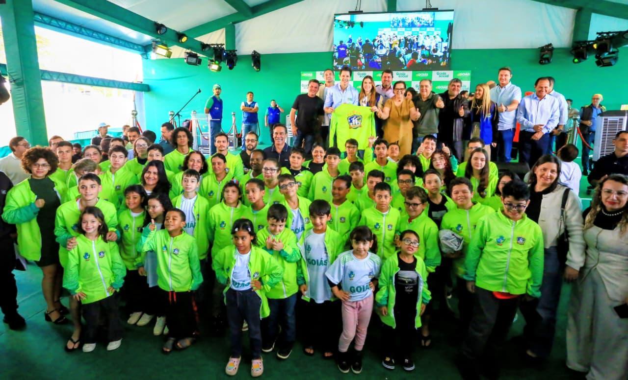 Prefeitura leva serviços do CadÚnico à população em edição do Goiás Social em Goiânia