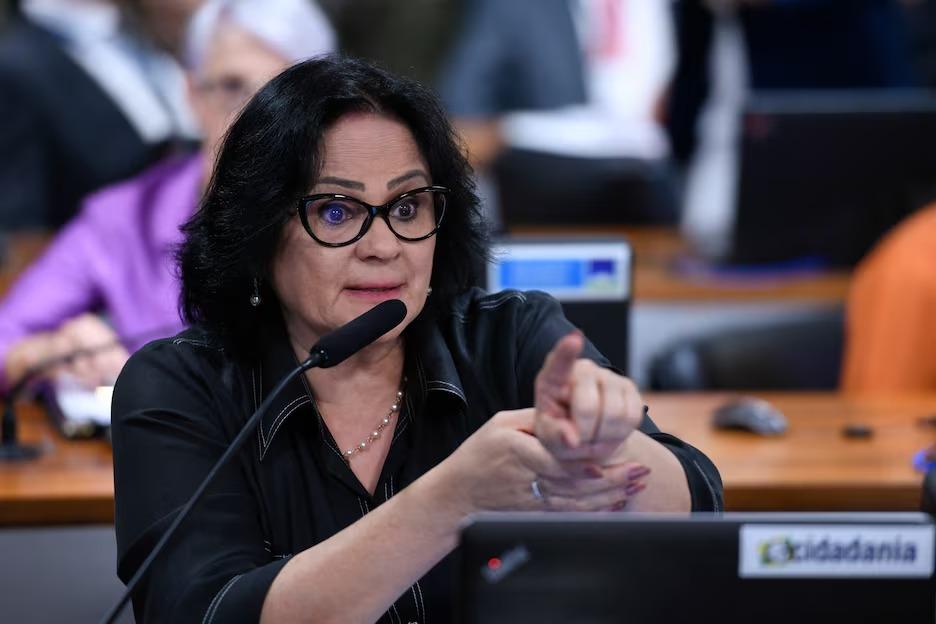 Senadora Damares sobe o tom contra Paulo Figueredo, “Não me escondo atrás de computador”