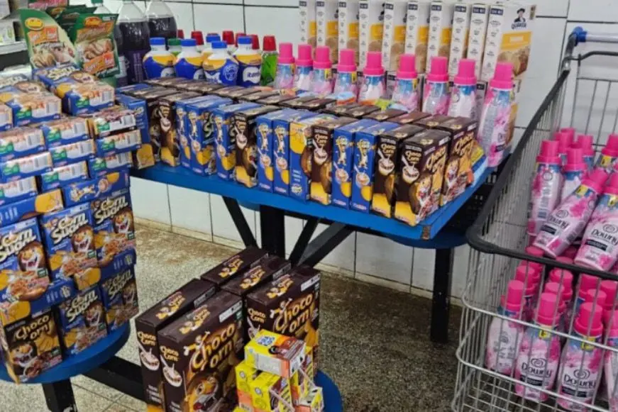 Procon apreende 643 produtos vencidos, incluindo cervejas, cereais e amaciantes, em Alexânia