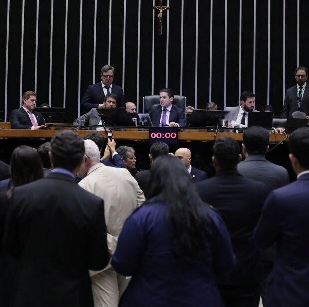 Big techs usam PL das Fake News como fantasma contra regulação do mercado digital