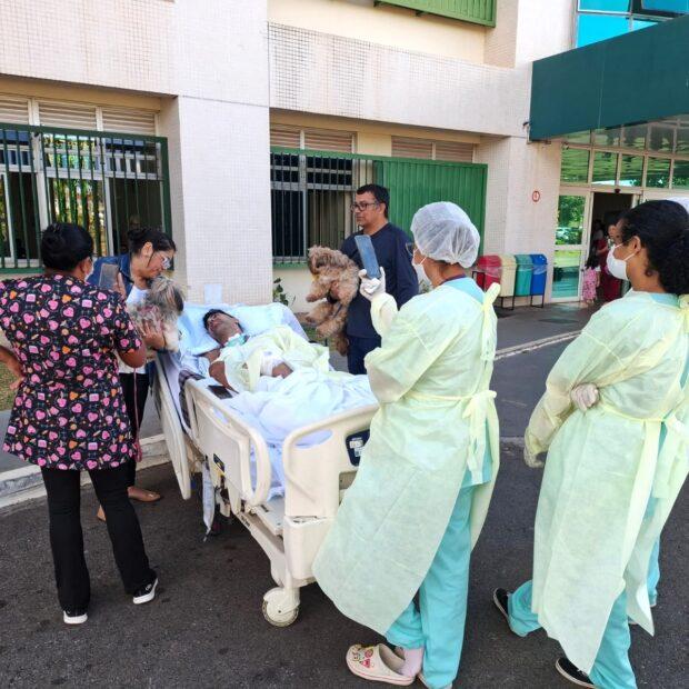 Cães de estimação visitam paciente internado no HRSM