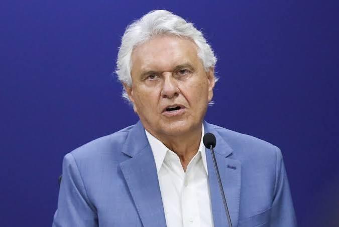 Caiado critica Flávio Bolsonaro por falas sobre urnas eletrônicas em reunião com embaixadores