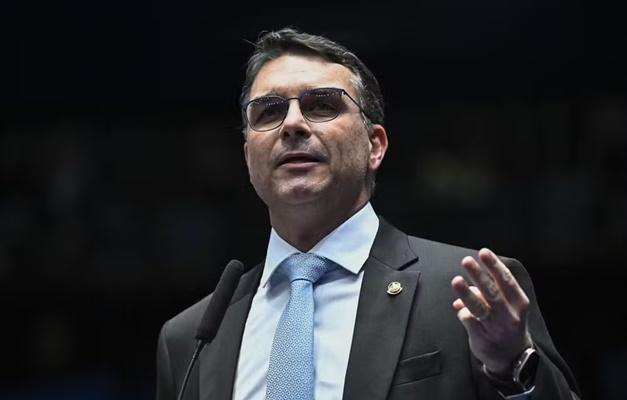 Flávio Bolsonaro vai abrir mão de segurança da PF durante campanha eleitoral