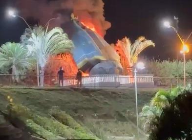 Incêndio que destruiu imagem de Nossa Senhora Aparecida em Nerópolis foi acidental, diz polícia