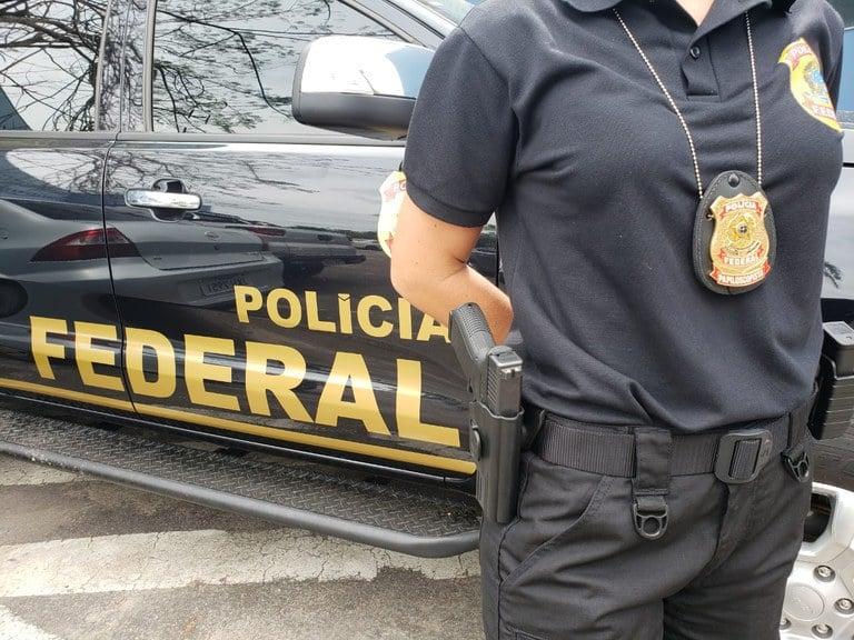 PF faz busca e apreensão na casa de Bolsonaro atrás de armas e munições