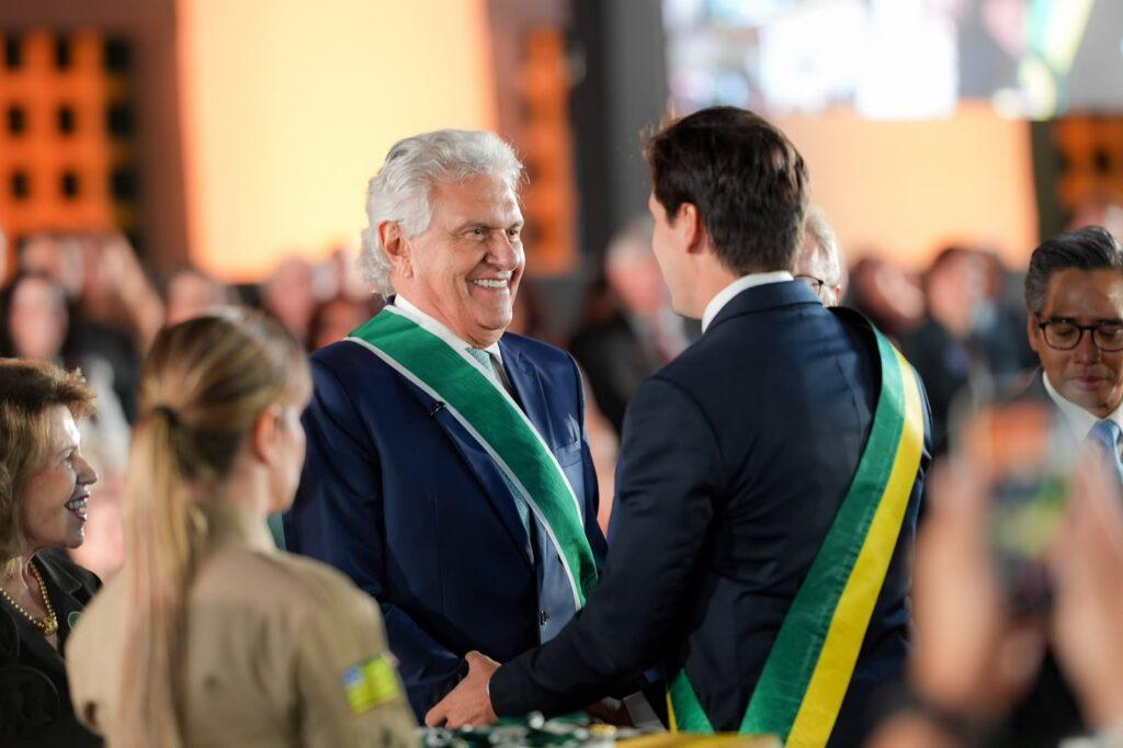 Governador de Goiás, Daniel Vilela (MDB) homenageou o ex-governador Ronaldo Caiado (PSD