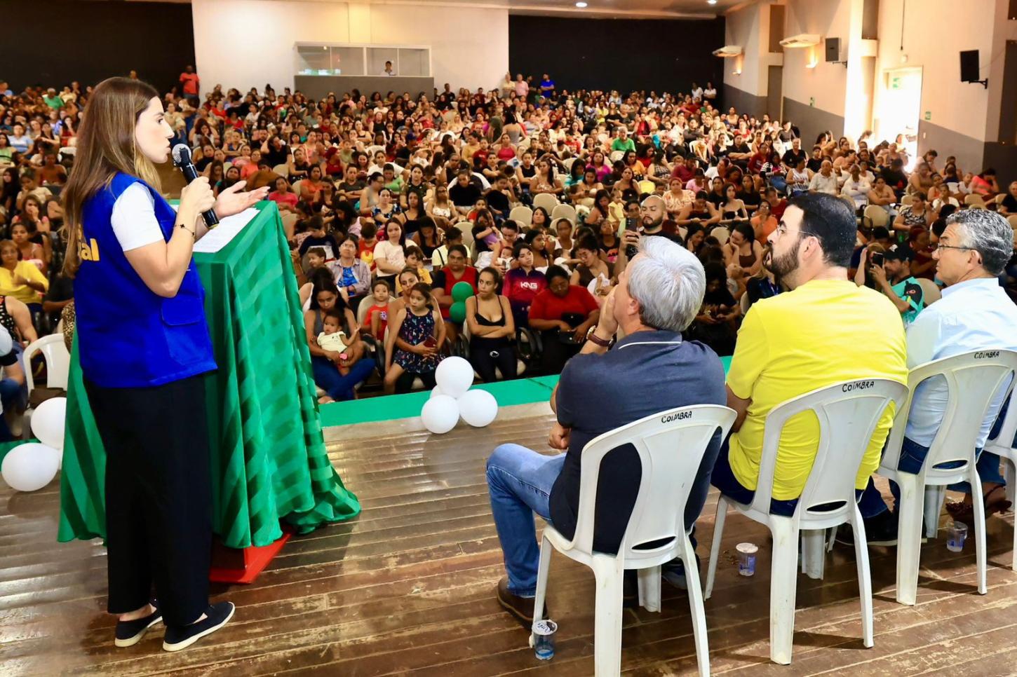 Coordenadora do Goiás Social, primeira-dama Iara Vilela entrega mais de mil cartões de programas sociais, em Catalão