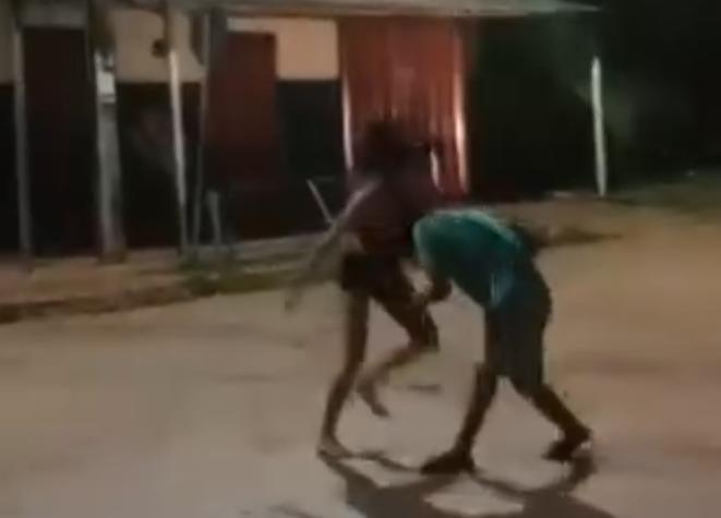 Vídeo mostra momento que travesti espanca homem durante madrugada em Valparaíso 