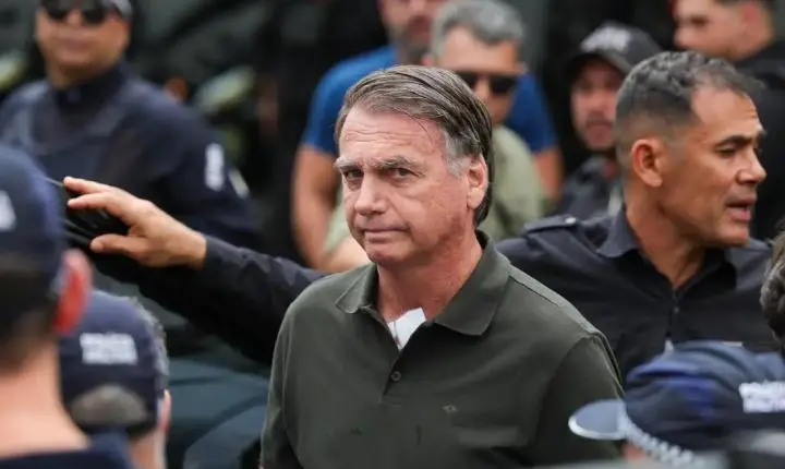 Sargento do Exército é parado em blitz com arma de Jair Bolsonaro
