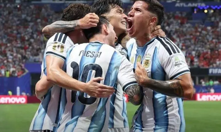 Argentina vira sobre o Egito com brilho de Messi e avança às quartas da Copa do Mundo