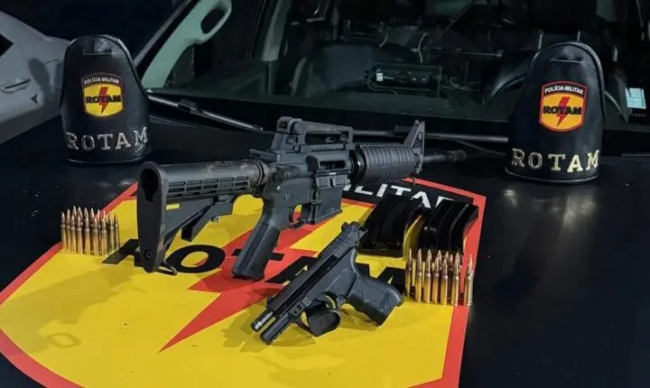 Suspeitos de integrar facção criminosa são detidos com fuzil e pistola em Goiânia