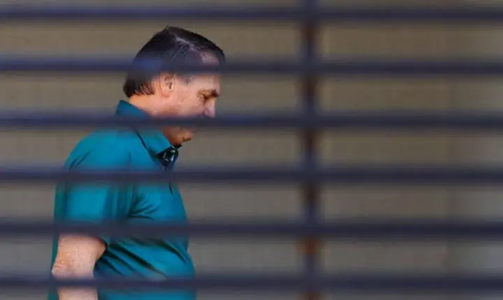 Moraes autoriza que Bolsonaro preste depoimento sobre arma apreendida pela Polícia Civil