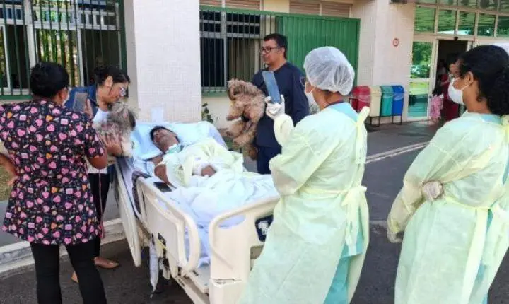 Cães de estimação visitam paciente internado no HRSM