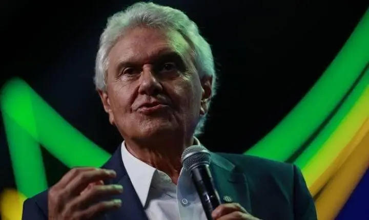 Caiado compara crise entre Flávio e Michelle Bolsonaro a ‘Casos de Família’