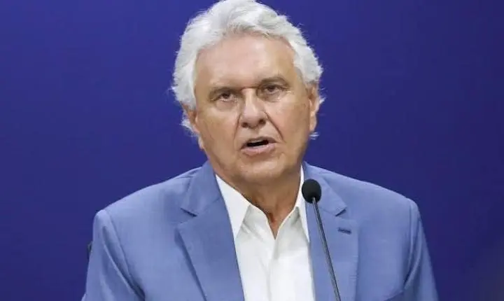 Caiado critica Flávio Bolsonaro por falas sobre urnas eletrônicas em reunião com embaixadores