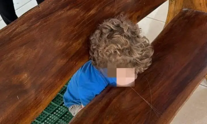Criança fica com a cabeça presa em banco de madeira e é resgatada por bombeiros em Águas Lindas de Goiás