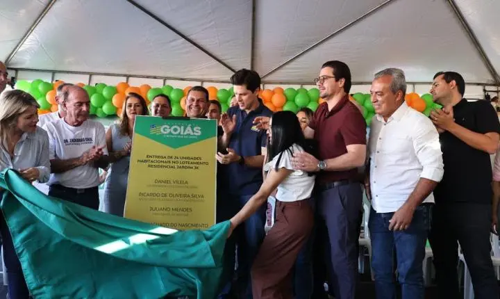 Daniel Vilela entrega as chaves de 75 casas a famílias em Três Ranchos e Ouvidor