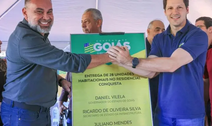 Daniel Vilela entrega as chaves de 75 casas a famílias em Três Ranchos e Ouvidor