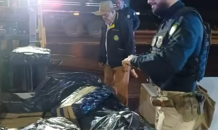 PRF e GCM de Rio Verde encontram 7,5 toneladas de maconha em compartimentos ocultos de caminhão na BR-060