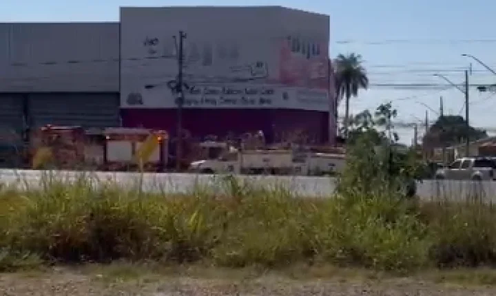 Homem atingido por carro enquanto atravessava BR 040 é socorrido por Bombeiros 