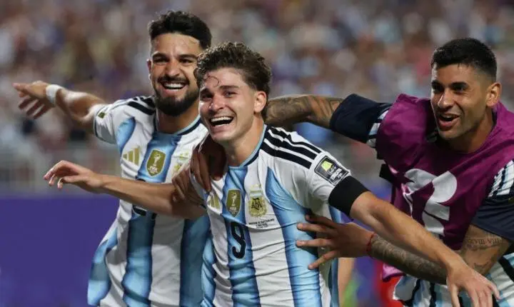 Julián Álvarez faz golaço, Argentina ganha da Suíça na prorrogação e vai à semifinal da Copa