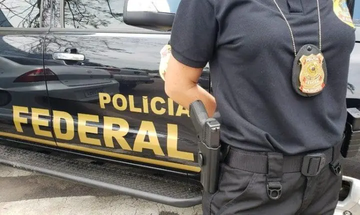 PF faz busca e apreensão na casa de Bolsonaro atrás de armas e munições