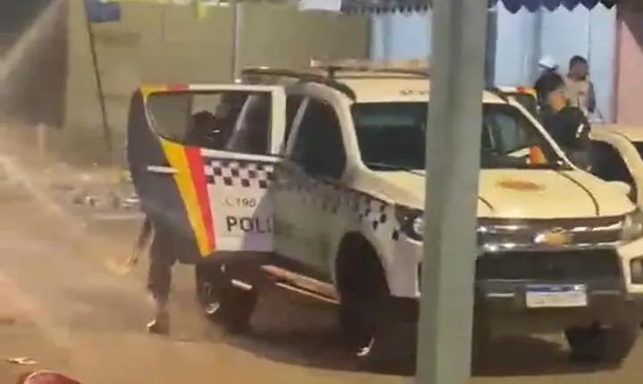 Policiais são atacados com pedradas e garrafadas durante jogo na Cidade Estrutural 