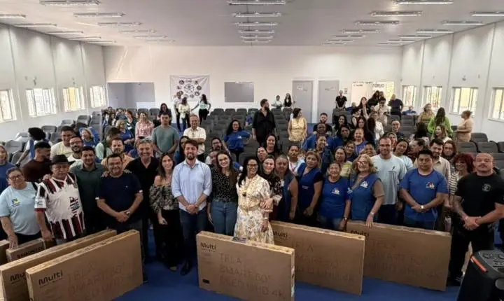 Prefeitura realiza entrega de 36 televisores á Gestores de Unidades básicas de saúde 