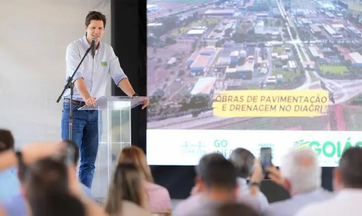 Daniel Vilela inaugura asfalto e leva ações sociais a Itumbiara
